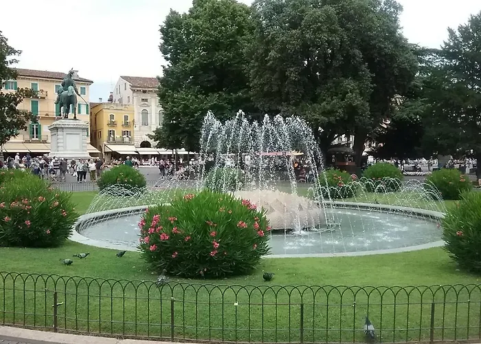 Simona * كاستلْنْيوفو ديل غارد